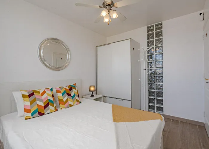 Island Village 3a04 Адехе