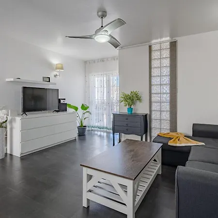 Island Village 3a04 אדחה